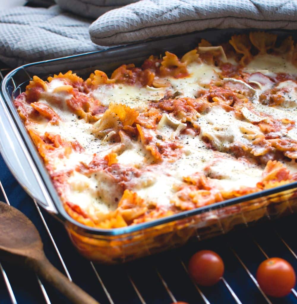baked pasta dish with cheese, tomoatos and minced meat